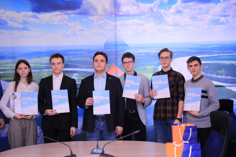 Томским школьникам вручили бесплатные сертификаты «Ростелеком. Лицей»