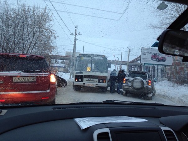 На Степановском переезде из-за аварии образовалась пробка (фото)