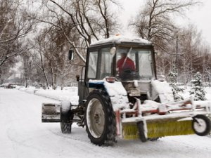 Из-за холодов «Спецавтохозяйство» выводит на треть меньше техники на уборку снега
