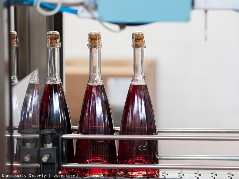 Томский завод начал производство шипучих вин из сибирских ягод