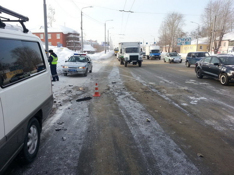 Водитель пострадал в столкновении пяти машин на Иркутском тракте