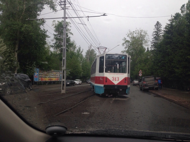 Трамвай сошел с рельсов на улице Советской