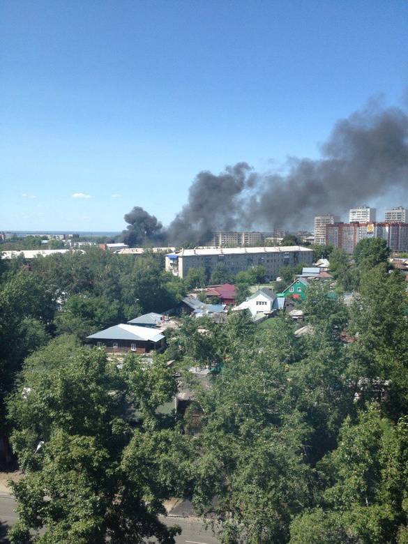 Причиной сильного дыма на Каштаке стали горящие покрышки (фото)