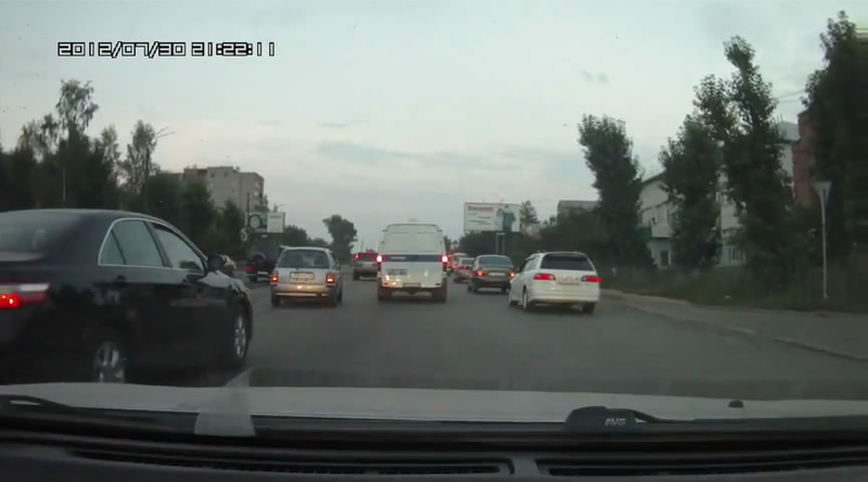 Народные новости: «Мерседес» на встречке (видео)