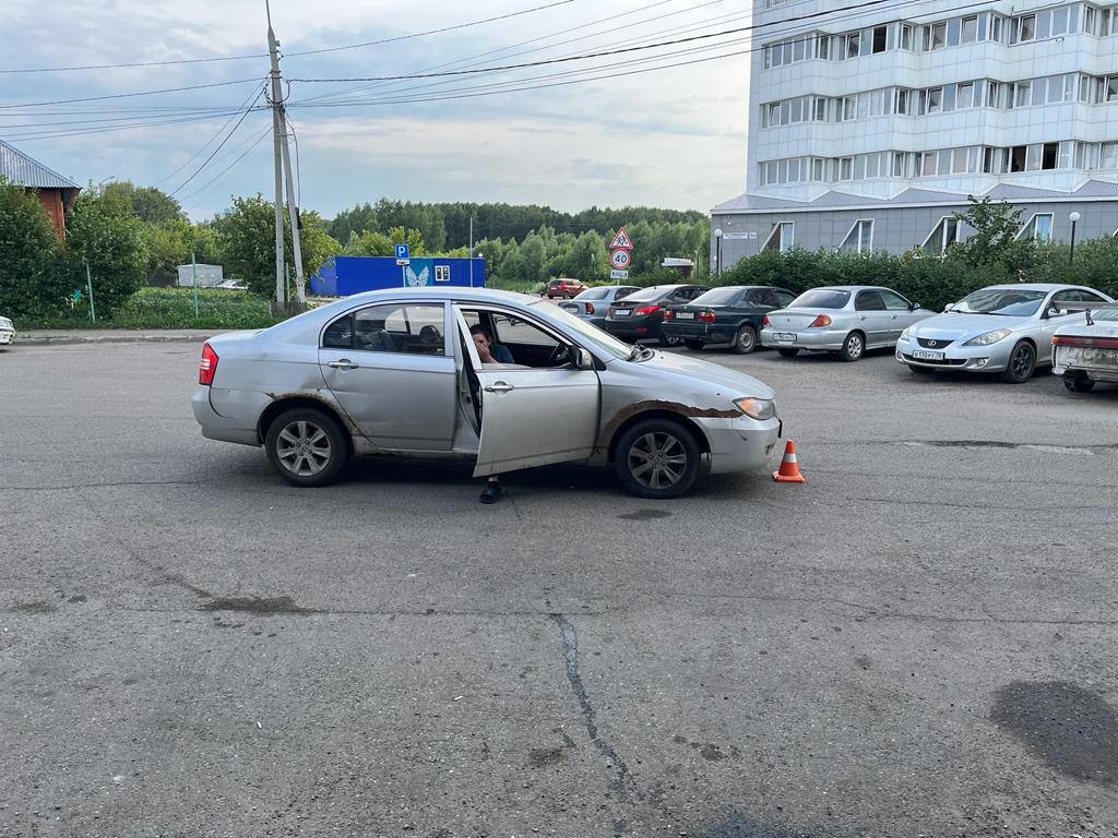 Мальчик на велосипеде попал под колеса иномарки в Томске | 13.07.2023 |  Томск - БезФормата