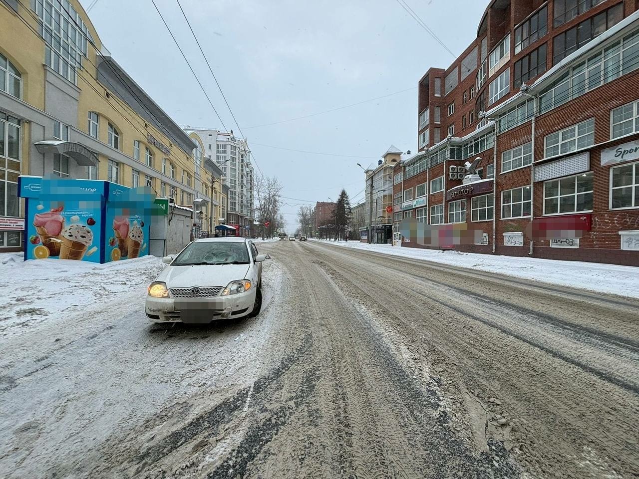 Пенсионер попал под колеса авто в Томске, перебегая дорогу вне пешеходного  перехода | 04.02.2024 | Томск - БезФормата