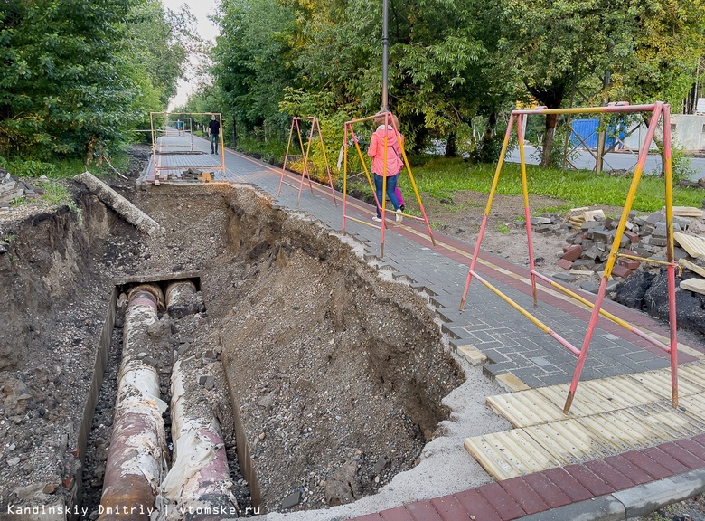 Новый тротуар на ул.Нахимова раскопали из-за дефекта на сетях