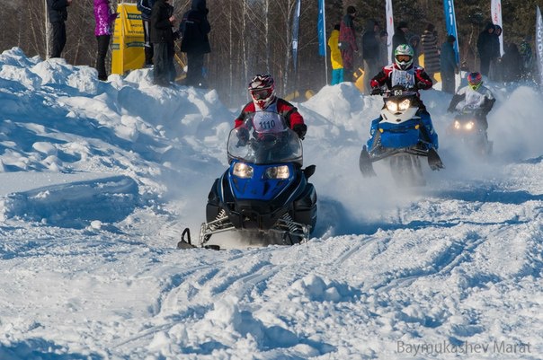 На левом берегу Томи прошли гонки на снегоходах (фото, видео)
