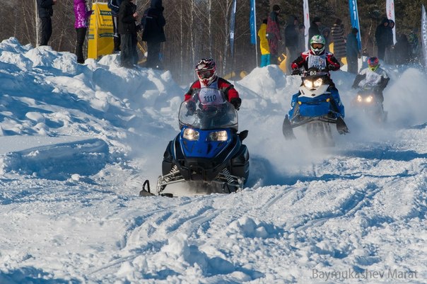 На левом берегу Томи прошли гонки на снегоходах (фото, видео)