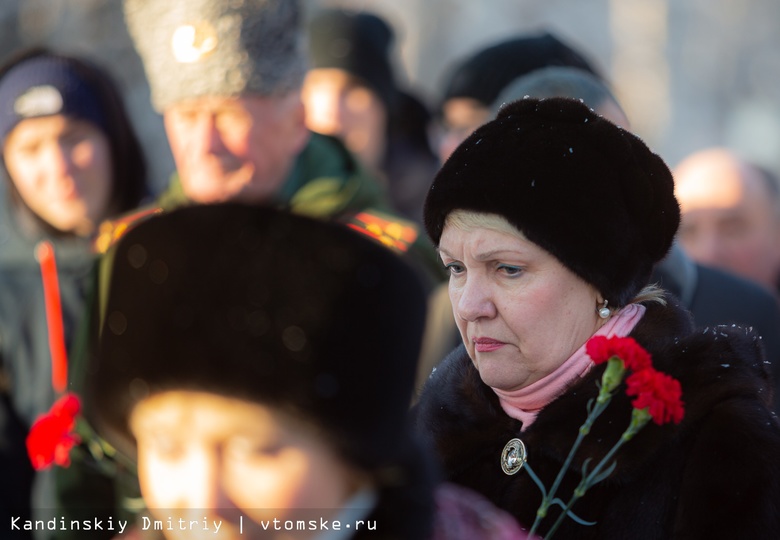 В Томске возложили цветы к Вечному огню в память о Сталинградской битве