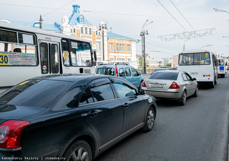 ДТП с троллейбусом спровоцировало длинную пробку в центре Томска