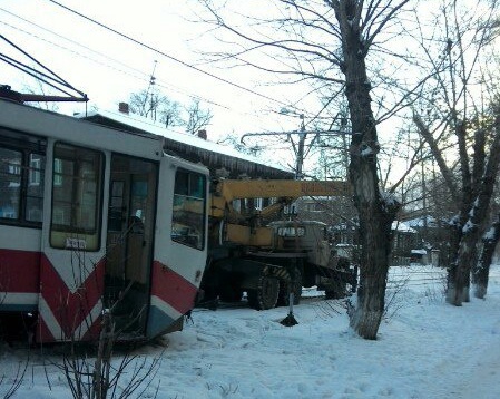 В Томске на Батенькова трамвай сошел с рельсов, пострадавших нет