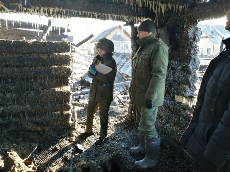 Погибшие при пожаре в доме в Асино были мигрантами. В смерти обвинили поселившего их мужчину