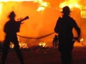 Пожарные эвакуировали из горящего дома 110 человек