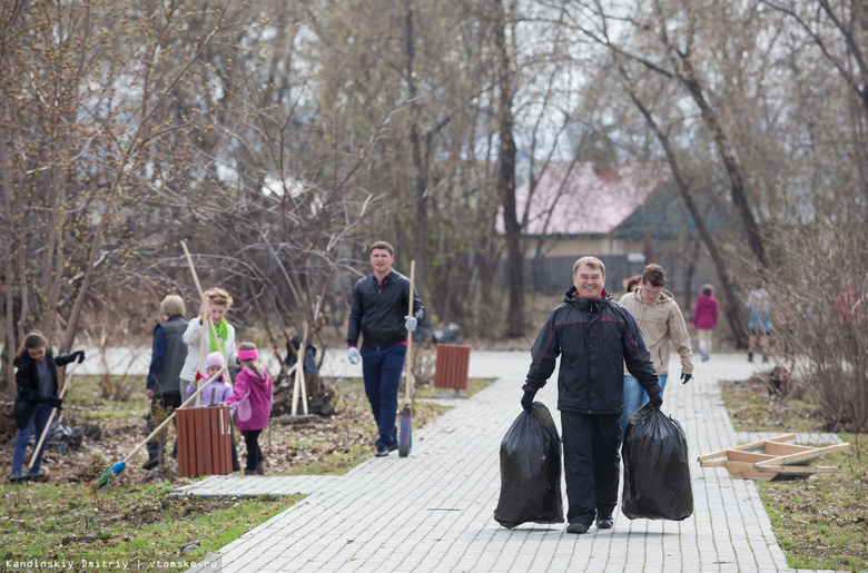 Мэр Томска поручил «САХу» ускорить вывоз собранного на субботнике мусора