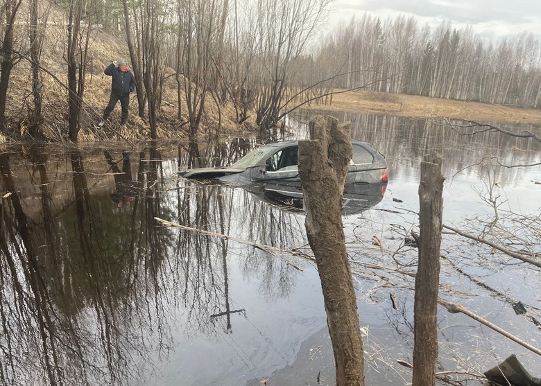 В Томской области пьяный водитель «утопил» BMW в реке