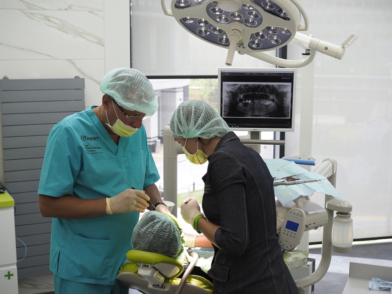Имплантация зубов без костной пластики: быстрее, дешевле, надежнее