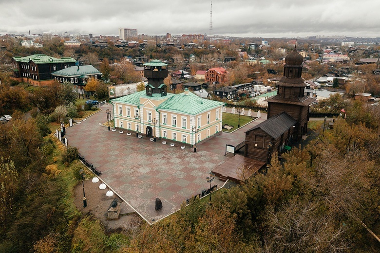 Далеко от столицы, близко к Романовым