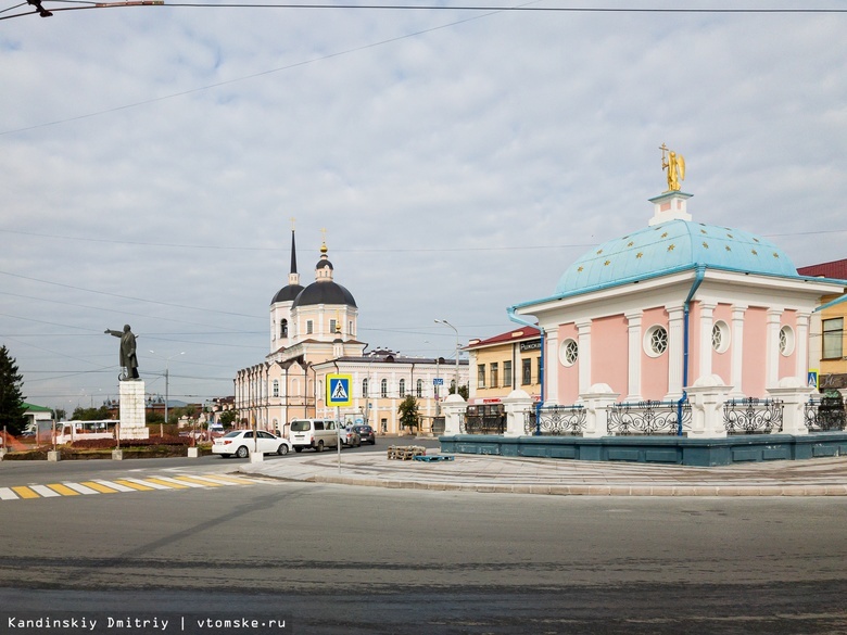 Укладка гранита на тротуарах у площади Ленина завершится до ноября