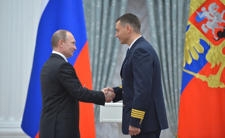 Путин вручил орден мужества томскому пилоту, аварийно посадившему лайнер в Доминикане