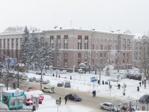 В Томске начался вывоз снега с улиц третьей категории в преддверии паводка