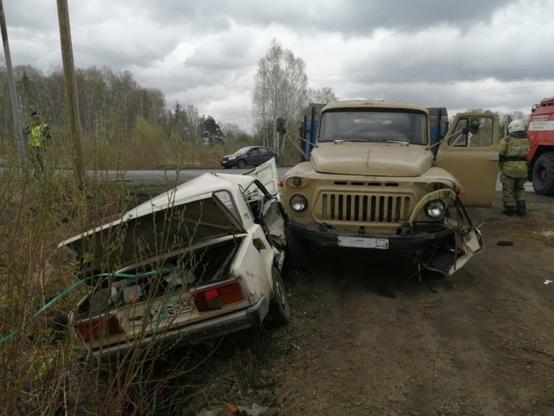 Четверо попали в больницу после столкновения ГАЗа и «Жигулей» в Асино