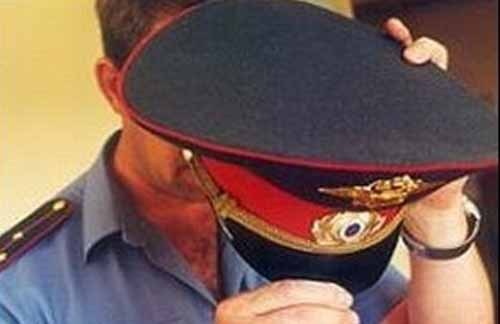 Лжемилиционер грабил посетителей банков