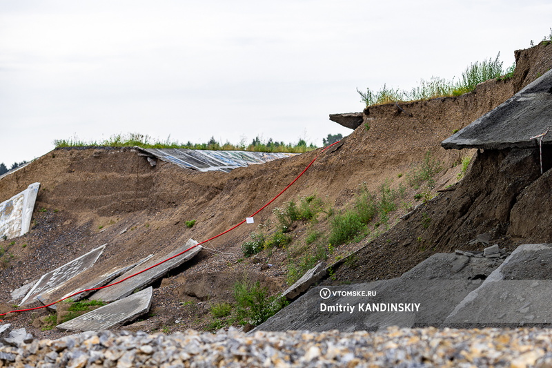 Дорогу и дамбу под Коммунальным мостом Томска, размытые в паводок, восстановят к ноябрю