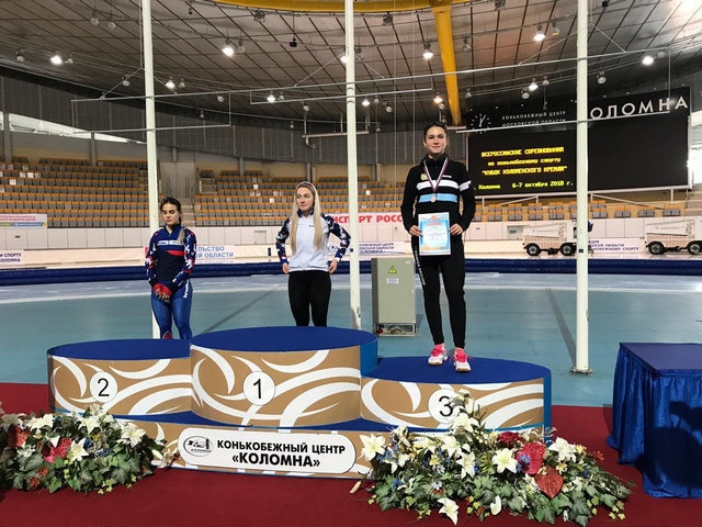 Томская конькобежка завоевала золото и бронзу на всероссийских соревнованиях