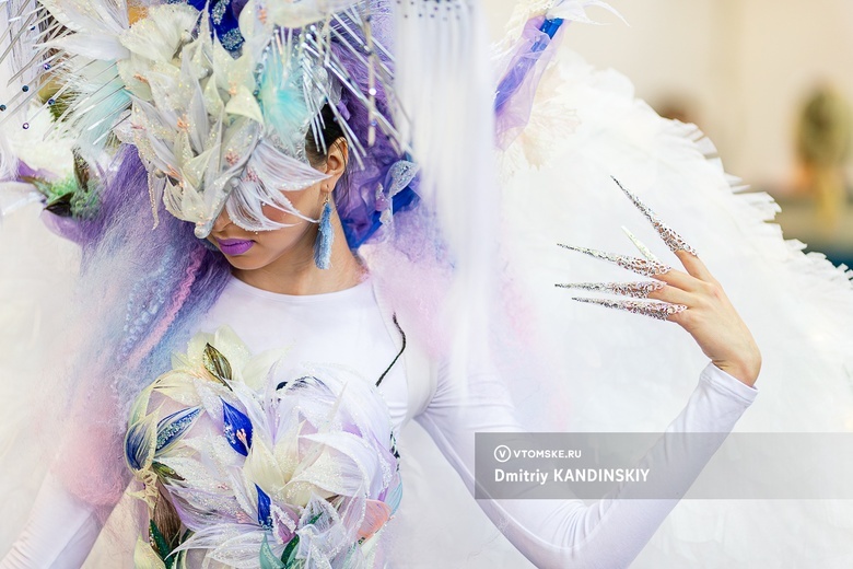 Проявили фантазию: необычные образы показали мастера красоты на чемпионате в Томске
