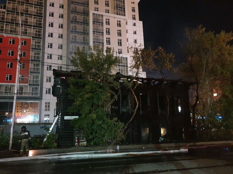 Пожар в расселенном доме на Красноармейской потушили спустя 3 часа