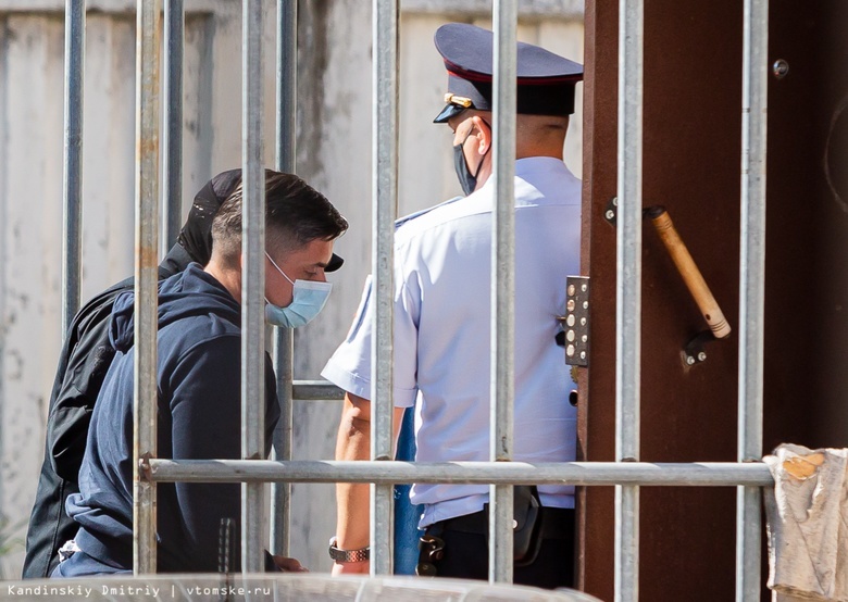 Суд отправил под арест заммэра Томска Евгения Сурикова
