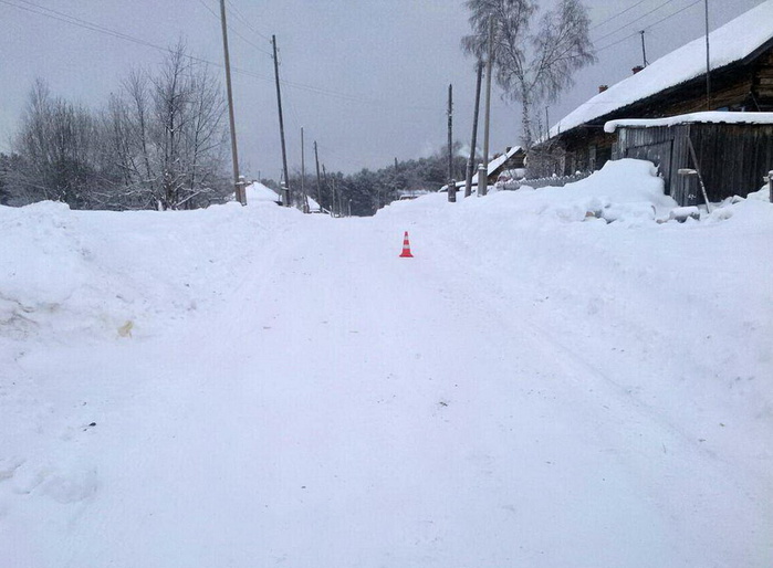 Пьяный водитель Toyota наехал на женщину, лежавшую на дороге в селе Томской области