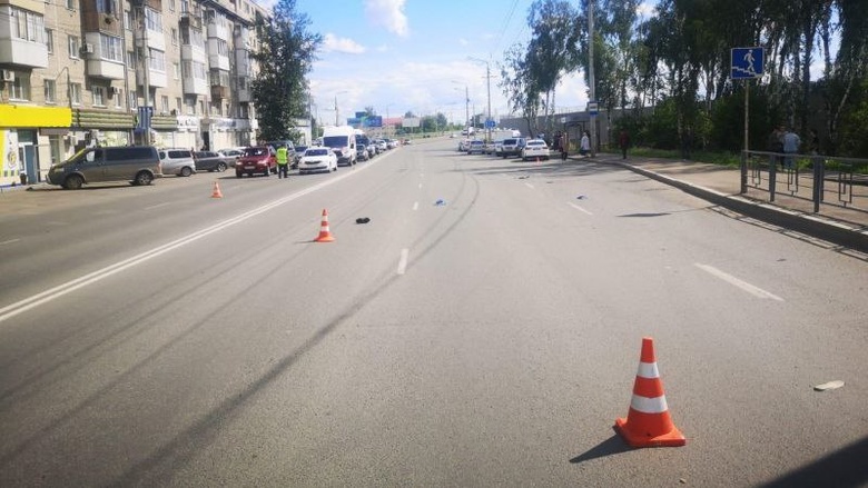 Водитель мотоцикла погиб, столкнувшись с двумя автомобилями в Томске
