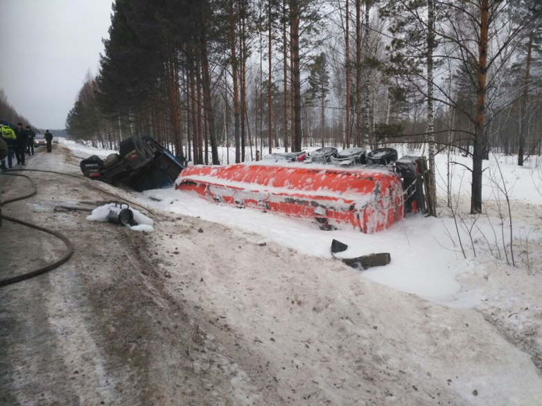 Грузовик со сжиженным газом перевернулся на трассе Томск — Колпашево