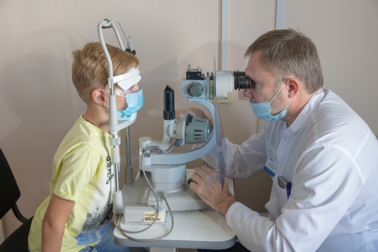 «Ювелирная работа»: томские врачи спасли глаз 10-летнему ребенку