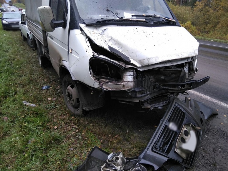 Водитель фургона пострадал в тройном ДТП на трассе Томск — Мариинск
