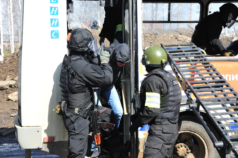 Томские силовики «спасли детей от террористов», захвативших автобус