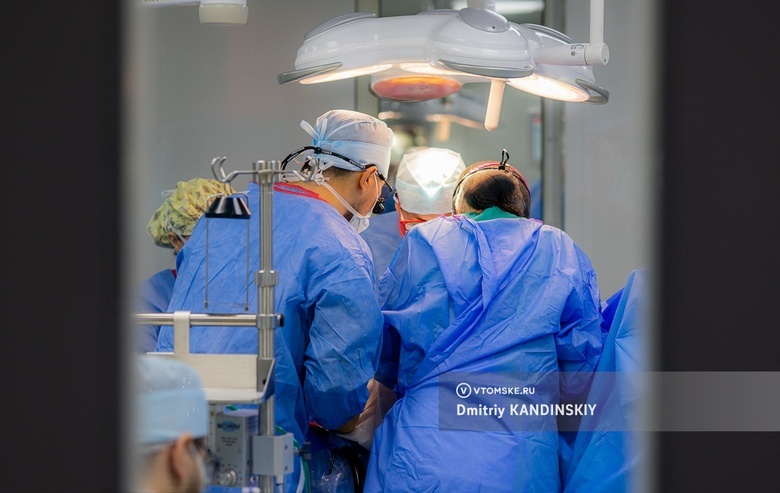 Томские врачи через микроразрез раздробили 7 камней в единственной почке пациентки