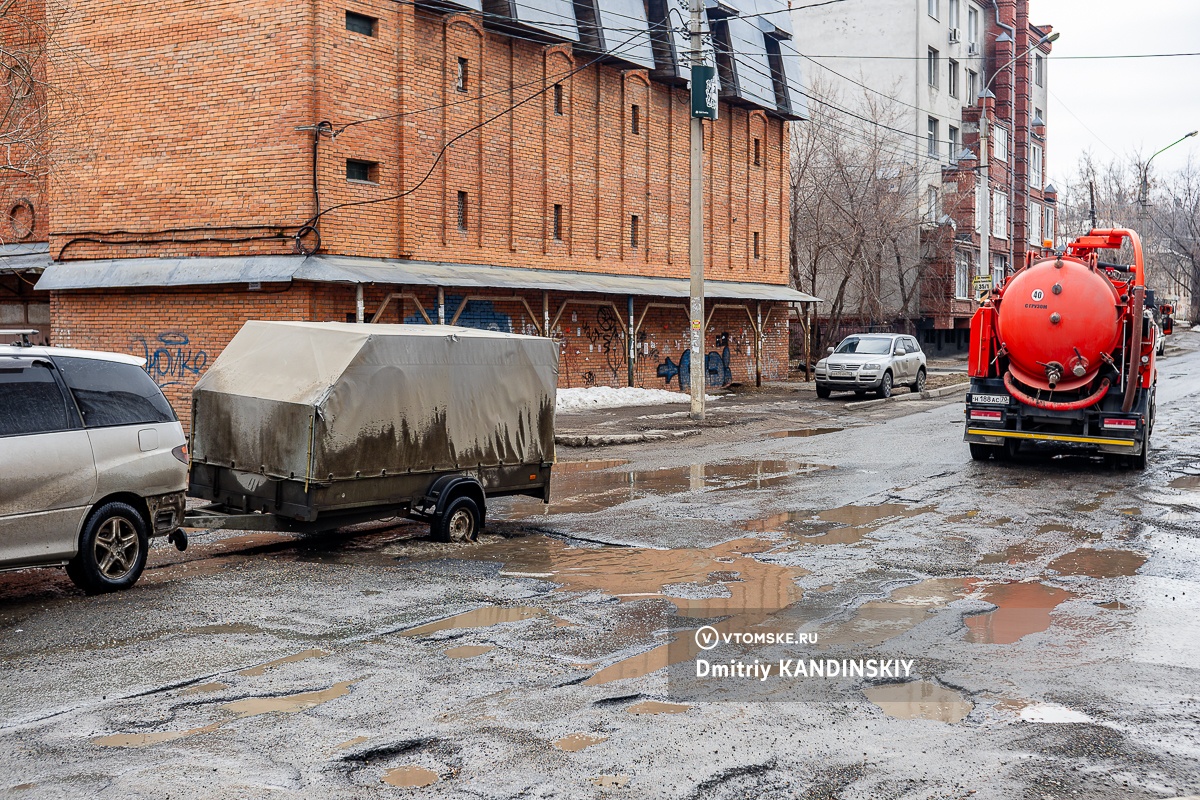 На танке только можно выехать»: что происходит с дорогами в Томске |  04.04.2024 | Томск - БезФормата