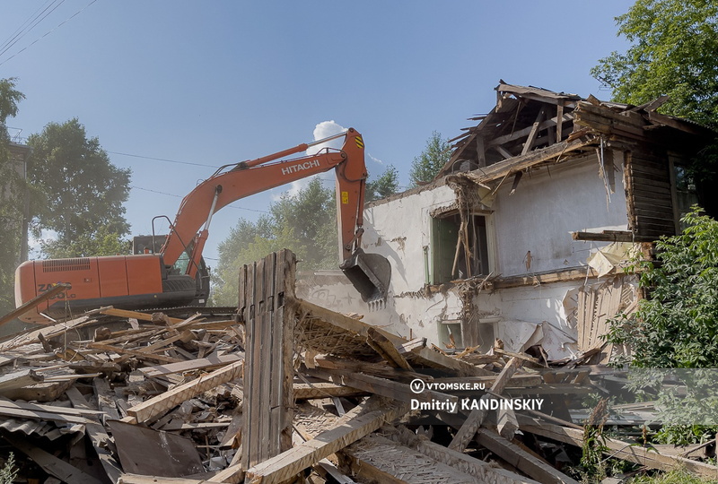 Два аварийных дома снесли в Кировском районе Томска