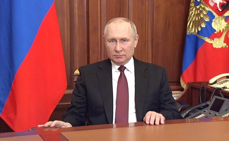 Путин призвал военных Украины «брать власть в свои руки»