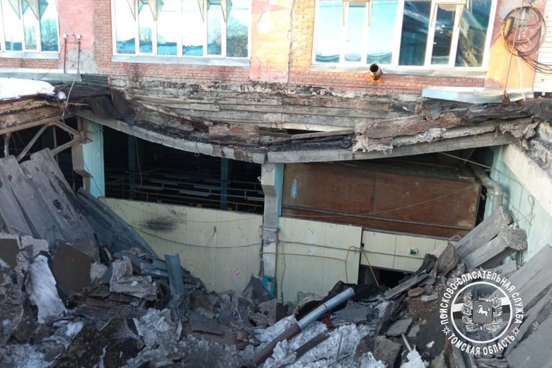 Крыша обрушилась в бывшем здании лампового завода в Томске