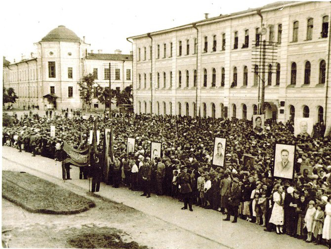 Митинг на площади Революции (Новособорная), 22 июня 1941 года.