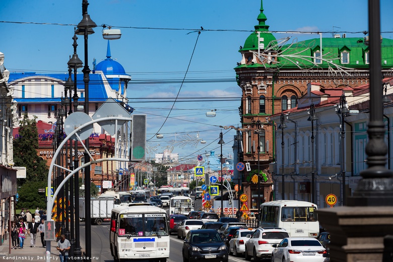 ДТП с участием троллейбуса и маршрутки стало причиной 2-километровой пробки в Томске