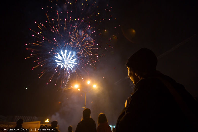 «Парчовые короны» и «сияющие звезды» увидят томичи на фейерверке в Новый год