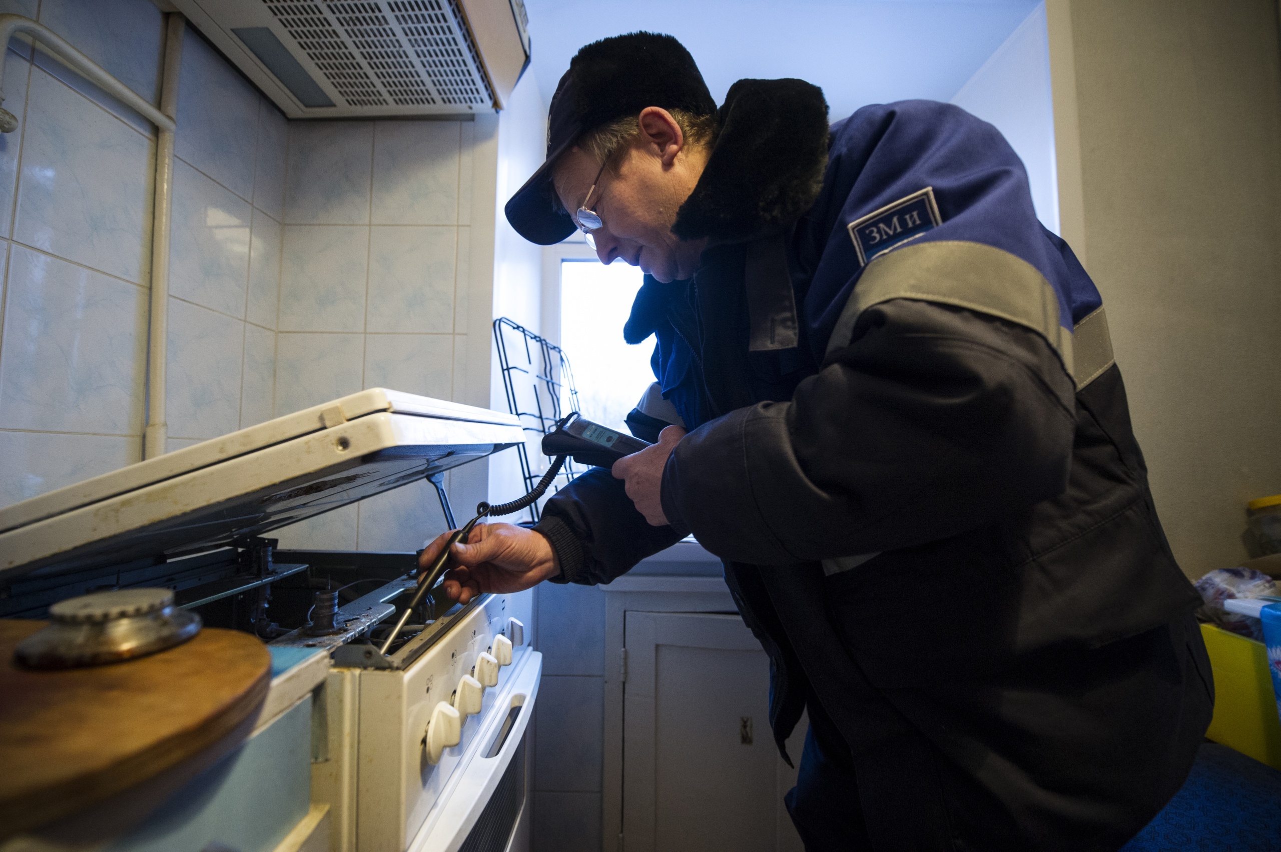 Хозяин газа. Газпром газораспределение Томск в Горно-Алтайске. Служба ВДГО Петропавловск Камчатский. Люди работающие с газом. Арзамас техобслуживание по газу.