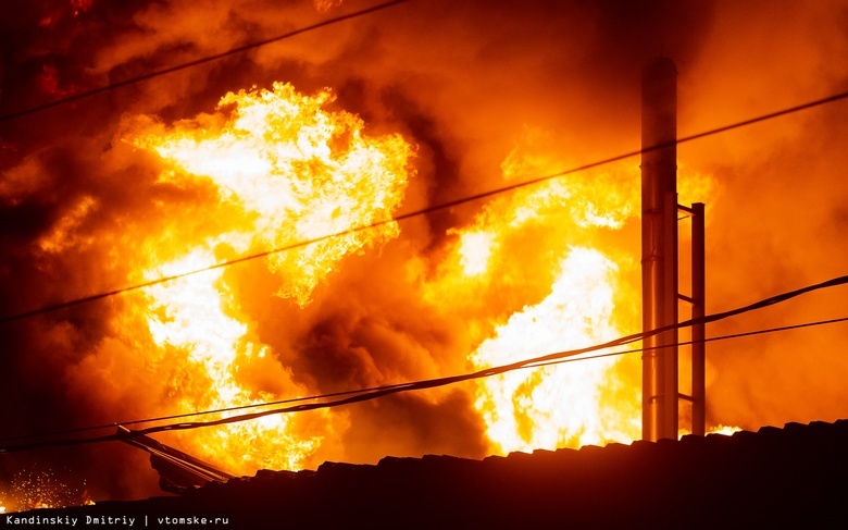 Газовый баллон взорвался ночью при пожаре под Томском, сгорело 11 машин