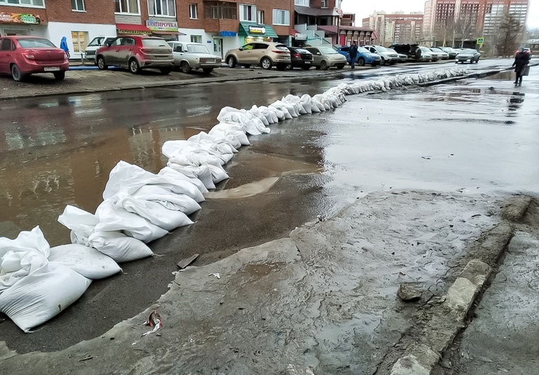 Участок Степановки подтопило талой водой