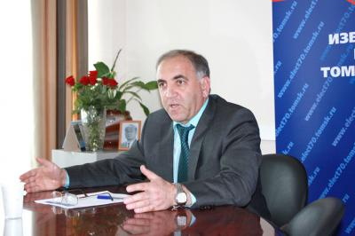 Эльман Юсубов прокомментировал инциденты, связанные с линейками на столах в УИК